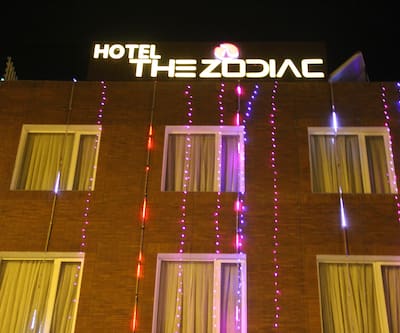 https://imgcld.yatra.com/ytimages/image/upload/t_hotel_yatra_city_desktop/v1469422627/Domestic Hotels/Hotels_Mohali/Hotel The Zodiac/Facade.jpg